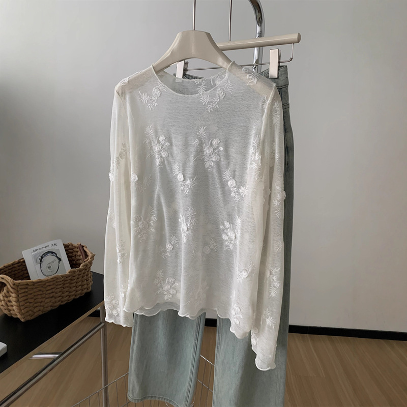 Autumn and Winter French Retro White Lace Round Neck T-Shirt for Women, Gentle and Versatile Long-Sleeved See-Through Bottoming Shirt