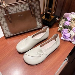 柔らかい面の本革のお母さんの靴の春秋の新型の靴の低いヒールの太い靴と柔らかい底の中高年の快適な丸い頭の牛革の女性の靴