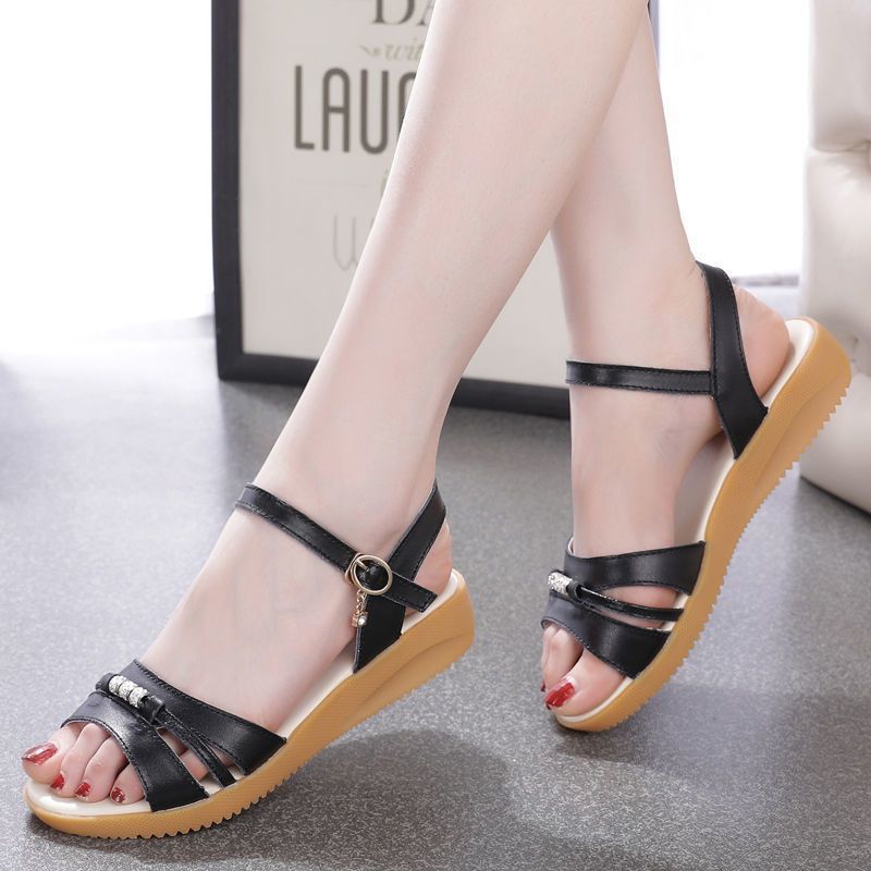2026 verano nuevas sandalias de cuero plano de tacones planos para mujeres estudiantes zapatos de enfermería antideslizantes con suela suave
