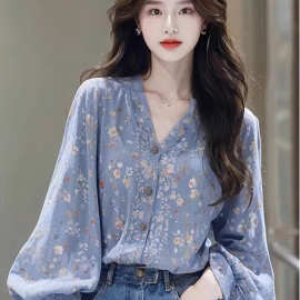 2026春夏法式优雅绝美蓝色碎花V领长袖新款宽松休闲遮肉女式衬衣