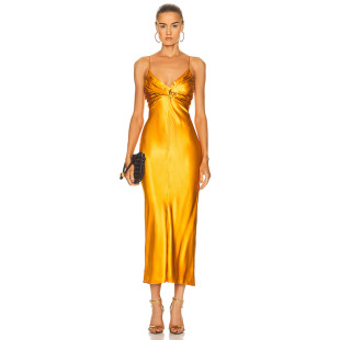 ���R�d�W�����QŮ�b��ɫɫ�������Ը�¶�����L���B��ȹ�Ɍ��Y��Ů