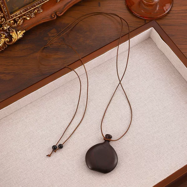 Wooden pocket flask, 2727 volume