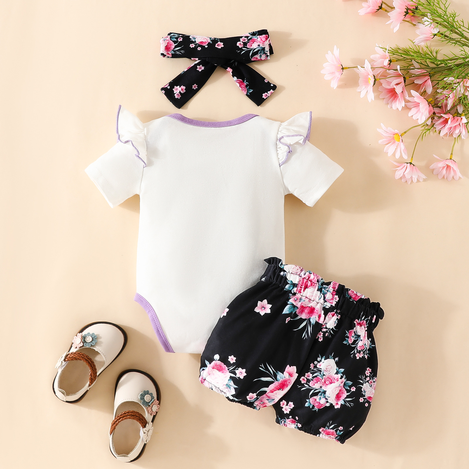 Pantaloncini a triangolo con scollo a cuore a maniche corte Set Pantaloni carini con fiori per bambina con lettera estiva per bambina_voghion.com