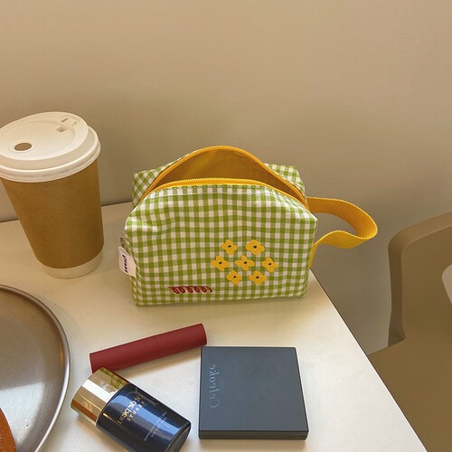 Canvas pen bag small and fresh green grid heart cute makeup bag large capacity portable storage bag wholesale one piece