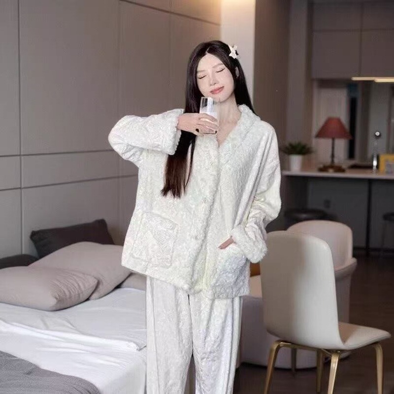 2026 New Style Pajamas for Women, Autumn and Winter, Island Velvet Thin Velvet, Can Be Worn Outside, Sweet Home Clothes for Girls, Coral Velvet Set