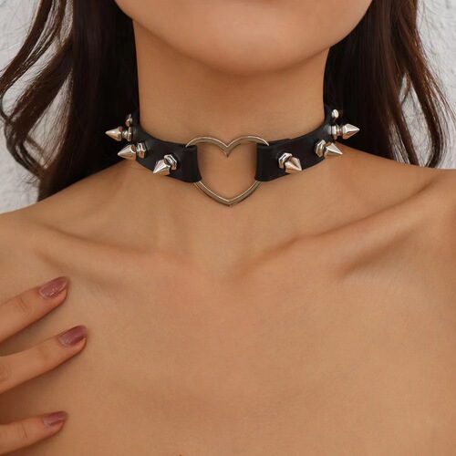 European and American cross-border punk style rivet leather collar, personalized sexy love women's necklace choker collar clavicle chain