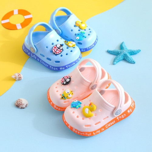 Baby sandals for boys and girls, soft sole for 1-3 year old toddlers learning to walk, anti-slip hole sandals, new summer style for young children with protective tops.