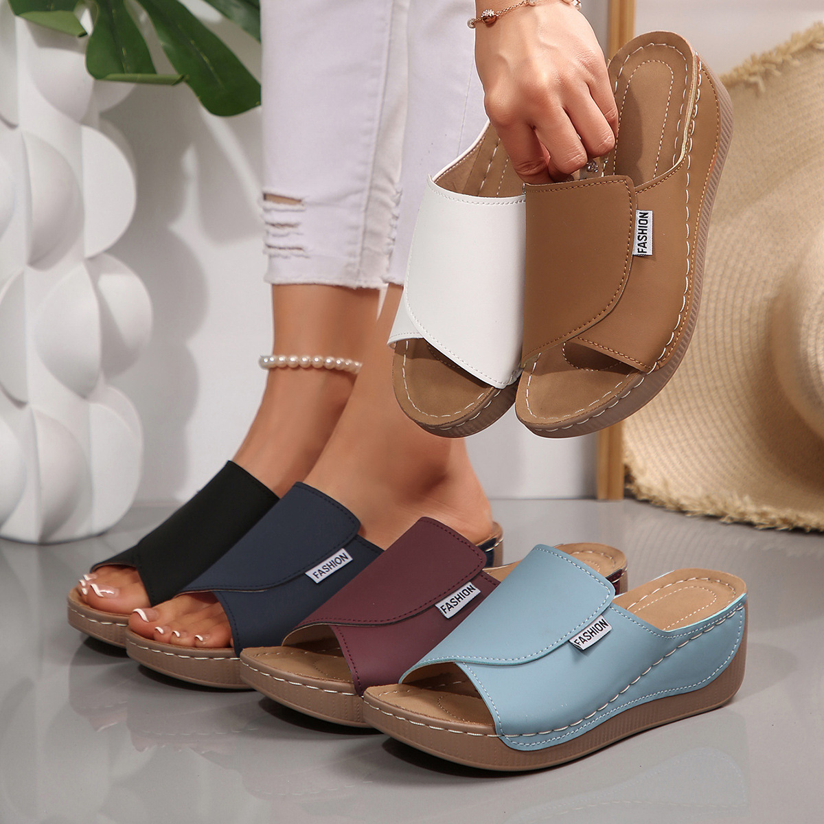 Nuevas zapatillas de taco de verano, zapatillas frías de estilo europeo y americano, zapatillas frías de boca de pez, zapatillas frías de playa ligeras, zapatillas frías de mujer. image 1
