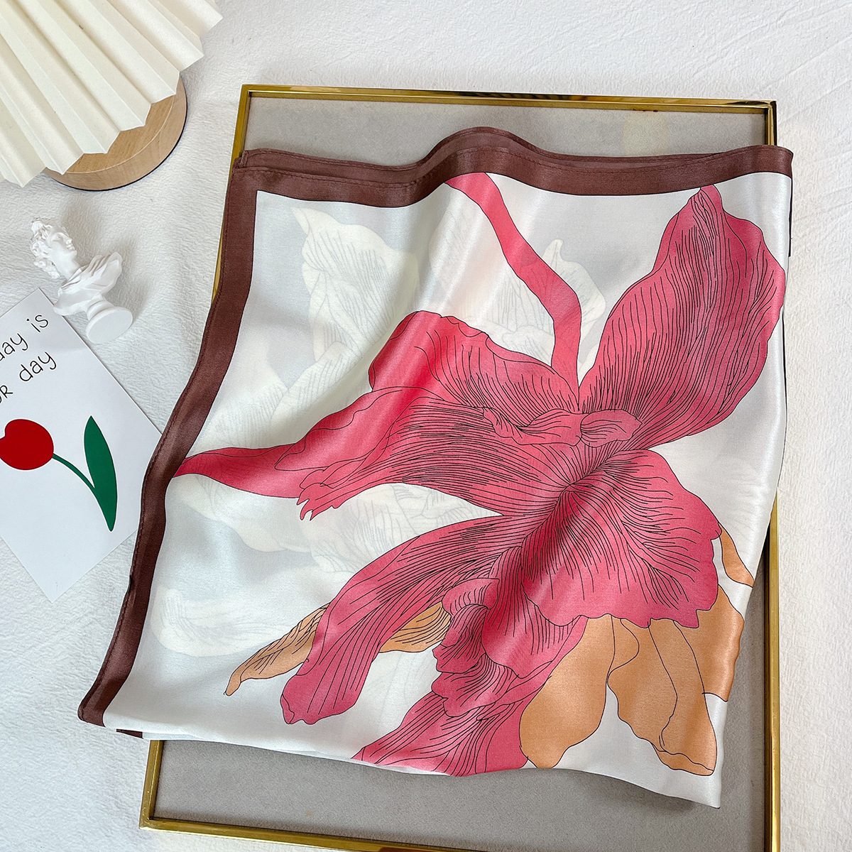 Women's Pastoral Flower Mulberry Silk Printing Silk Scarf display picture 4