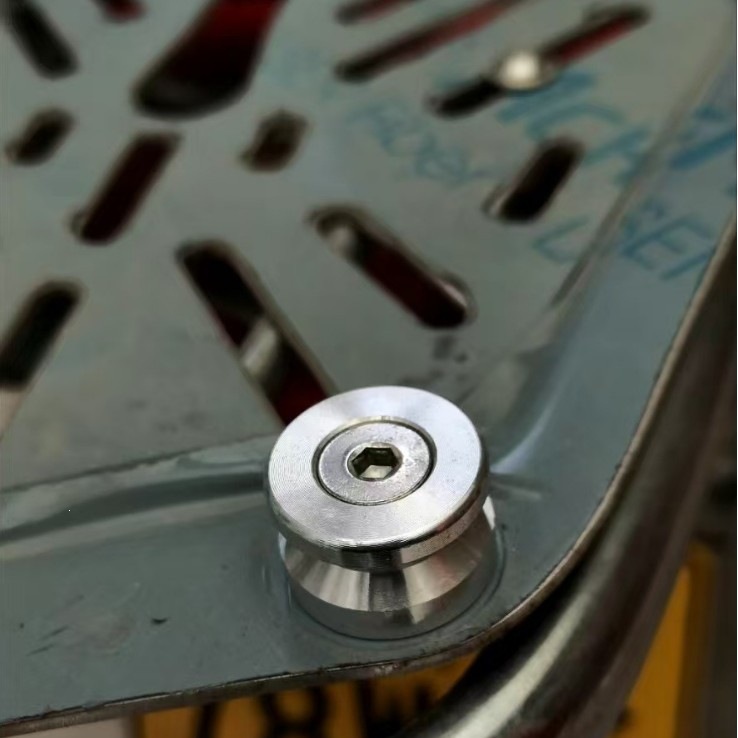 Universal Quick-Release Base Pad for Motorcycle Side Boxes, Aluminum Alloy Pad, Motorcycle Aluminum Alloy Side Box Latch, Tail Box Latch
