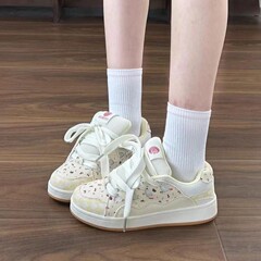 高颜値小衆クランベリー配色パン靴女ins潮2025春の新型百合レジャー板靴