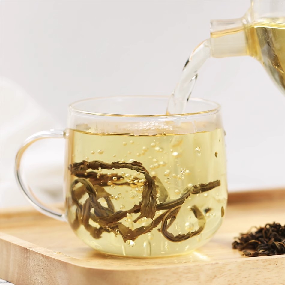 Gan Huang Cao Dried Herb Tea 250g with Ge Hua Sichuan Gulin Herbal Infusion for Daily Wellness Brewing in use