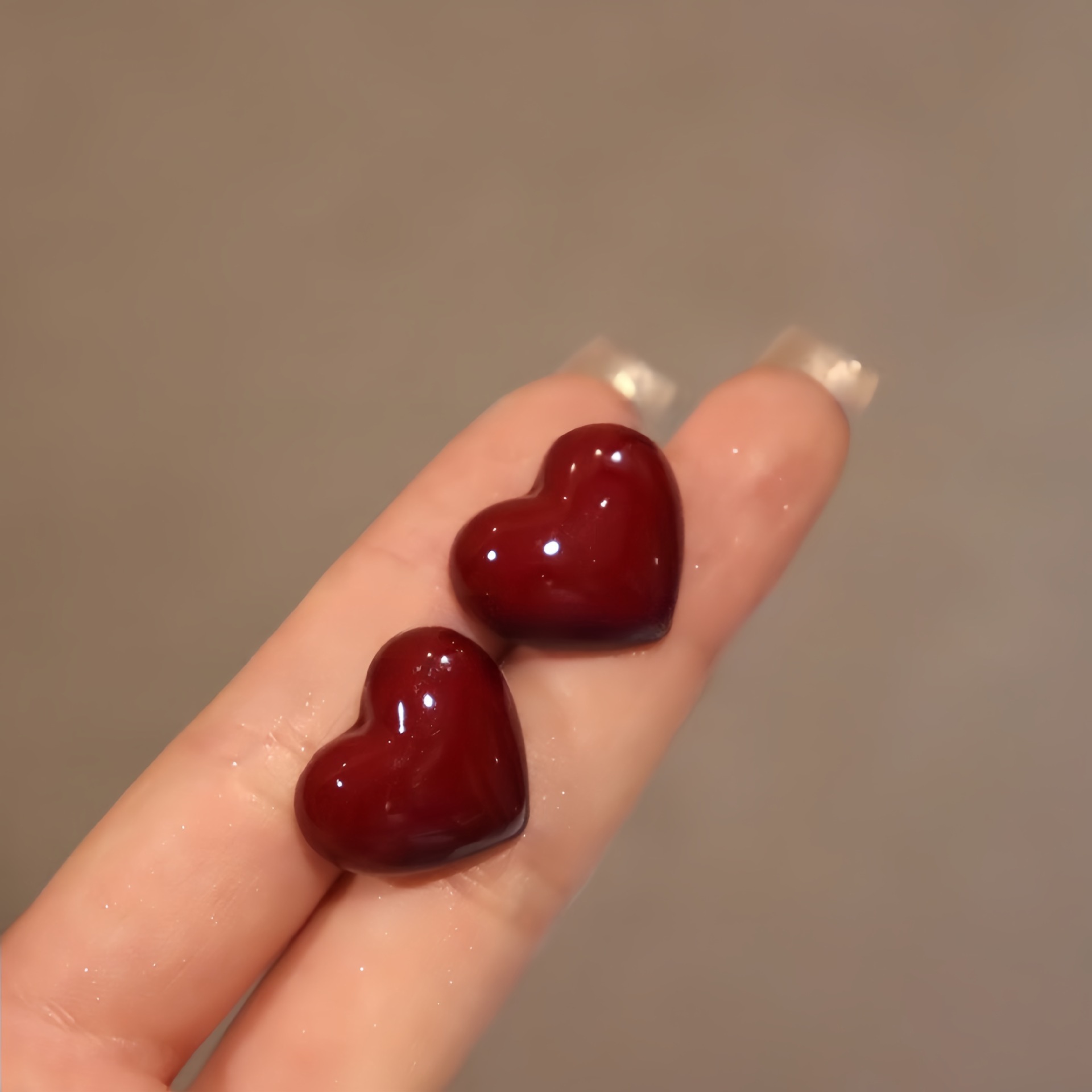 超显白~安可拉红复古爱心方形酒红色气质耳钉轻奢高级感小众耳环