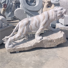 惠安石雕老虎厂 雕刻黄锈石g682老虎猛虎雕塑 公园酒店石头老虎