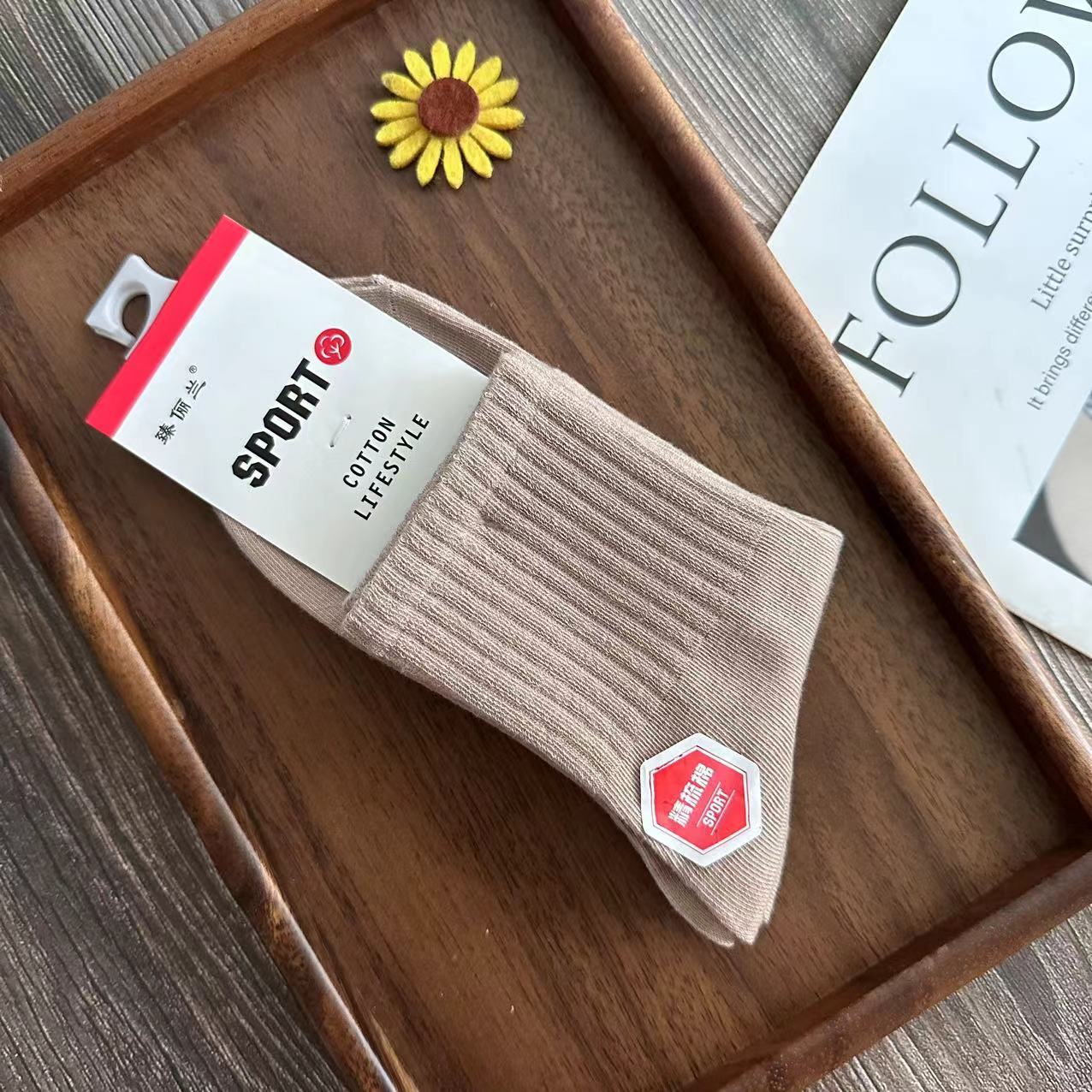 Suministro de súper otoño nuevos calcetines de algodón para mujer calcetines de tubo medio Maillard letras calcetines de marea calcetines deportivos coreanos para hombres y mujeres al por mayor