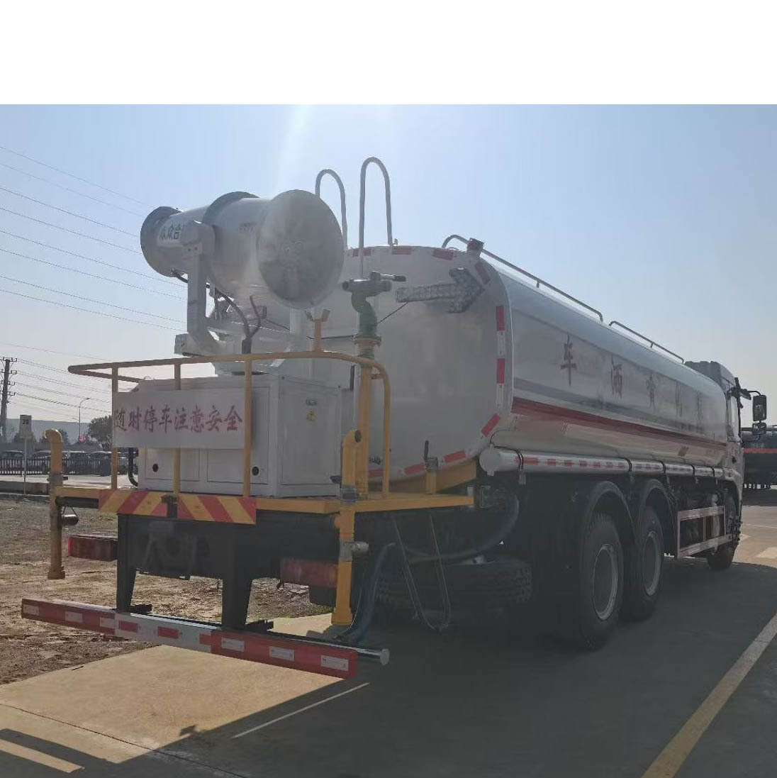 Factory Direct Supply Dongfeng 122 Square Sprinkler Truck, Ready-Made Sprinkler Truck, Railway Dust Suppressor Truck Manufacturer