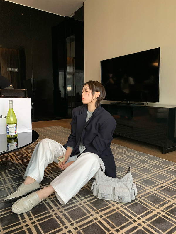 区区欧阳黑色西装外套女秋季高级感宽松休闲小个子设计感小众西服|undefined