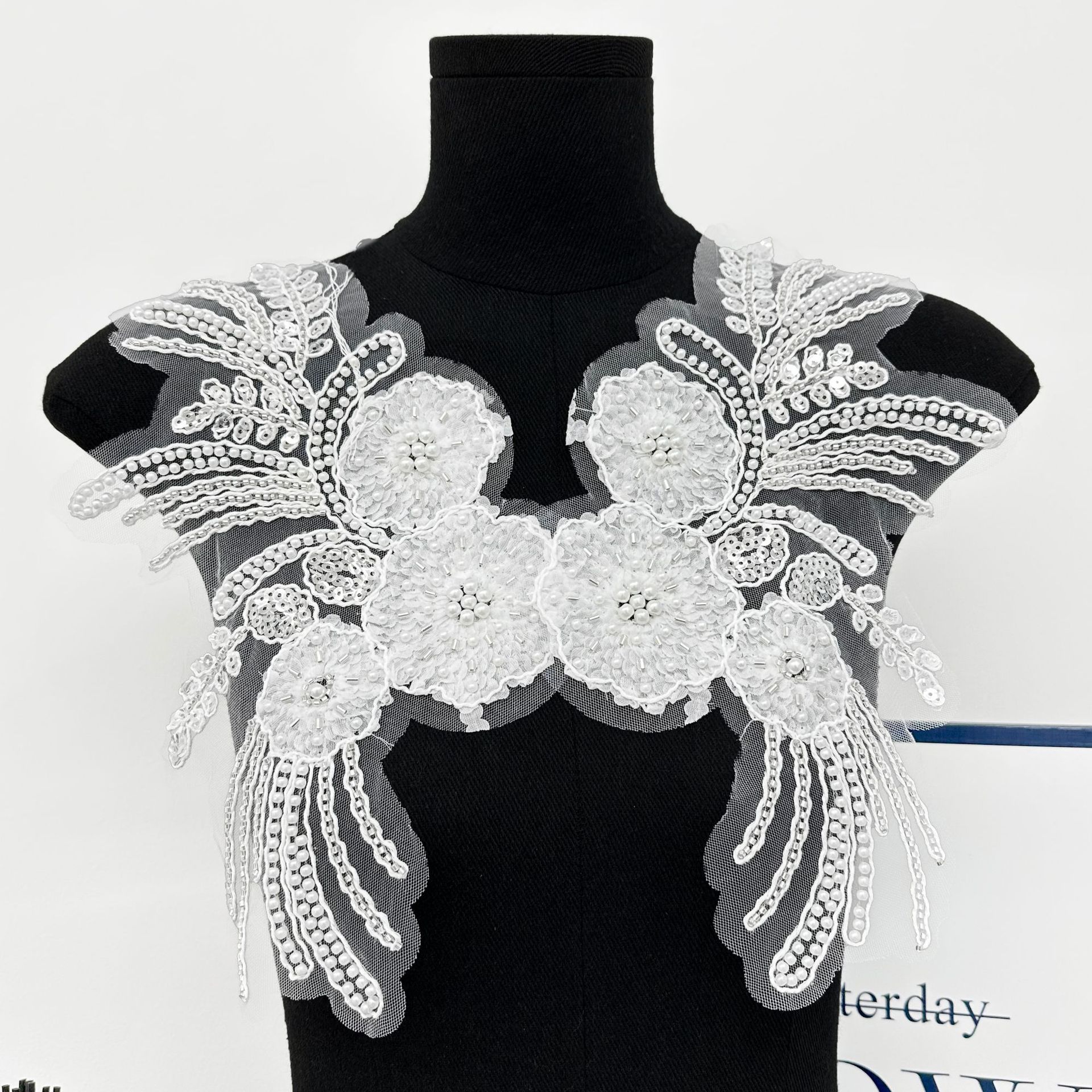 Vestido de boda cheongsam accesorios de decoración hechos a mano perlas flor parches de ropa de alta gama accesorios DIY 2026 nuevos al por mayor