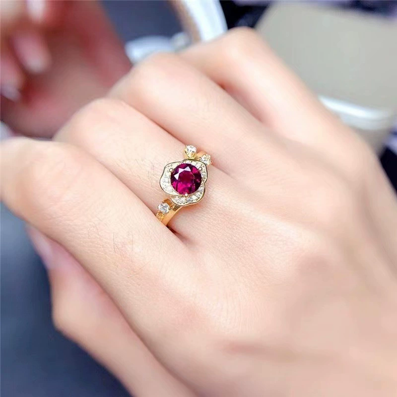 Роскошное Открытое кольцо Red Diamond Rose, высококачественный темперамент, нишевый дизайн, Модное Элегантное Изысканное ожерелье, комплект из трех предметов