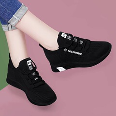 新しい女性の靴秋の厚底黒メッシュシューズ通気性スニーカーソフトソール軽量ランニングシューズ女性の外出カジュアルシューズ