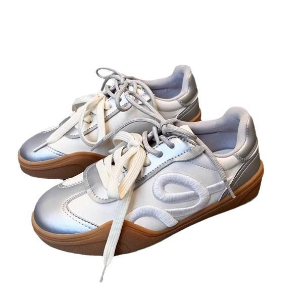 Zhao Zhaoyi con zapatos de entrenamiento rojos de mujeres 2025 primavera nueva piel bordada zapatos casuales de skate