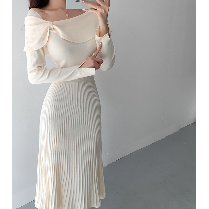 针织连衣裙女2024年秋冬装韩版新款收腰显瘦显高过膝a字杏色长裙