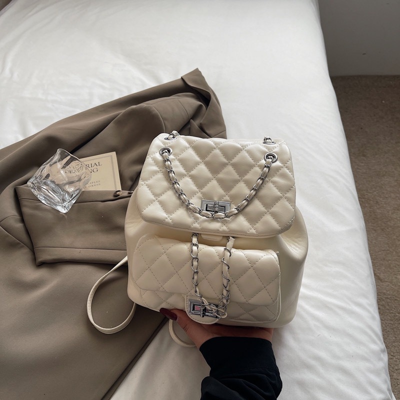 Chaîne de diamond bolsas de viaje femeninas de estilo de fragancia versátil 2026 mochila de moda de hombro nueva mochila de gran capacidad pequeña