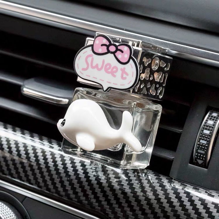 Botella de perfume para automóviles botella vacía auto-agregación aire acondicionado ventilador de salida perfume para automóviles perfume ligero caricatura mujer