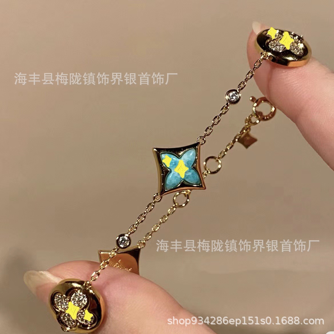 Donkey Familyの新作高級版四つ葉のクローバー五花ブレスレット、女性用18金メッキ、オールドフラワーパウダーシェルネックレス、アマゾナイトイヤリング