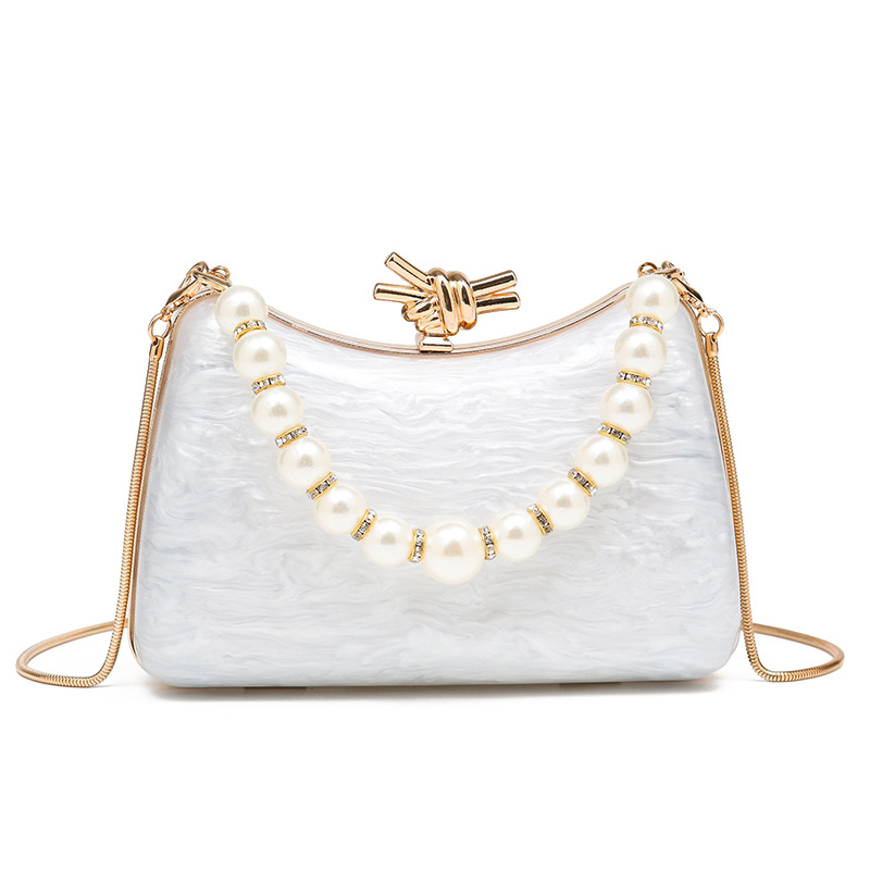 Mala de ombro com pérolas estilo chanel para mulher com corrente_voghion.com