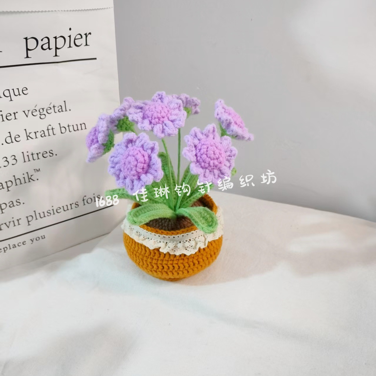 Producto terminado crochet a mano transfronterizo pequeña margarita en maceta adorno para el hogar lana tejido flor artificial mesa decoración de bonsai