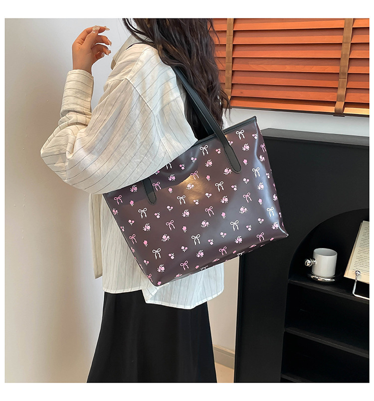 344g Weight Nylon Lining Material Sewing Thread Fashion Element Zipper Closure Type Double Shoulder Straps Strap Type Underarm Bag Bags Type Casual Occasion Pu Leather Material Heart Shape, Bow Knot Pattern All Seasons Season Women's Gender Vacation Style Square Shape Large Size Women's Large Pu Leather Heart Shape Bow Knot Vacation Sewing Thread Square Zipper Underarm Bag 7