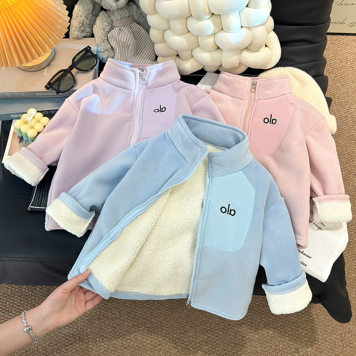 Invierno nuevo abrigo de terciopelo infantil 2025 niños y niñas cuello de estilo extranjero con chaqueta de terciopelo