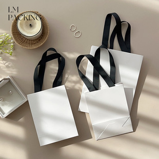 Gift Packaging Bag White Small Chanel Style Portable Paper Bag Jewelry Accompanying Gift Bag Spot Printable Advertising logo