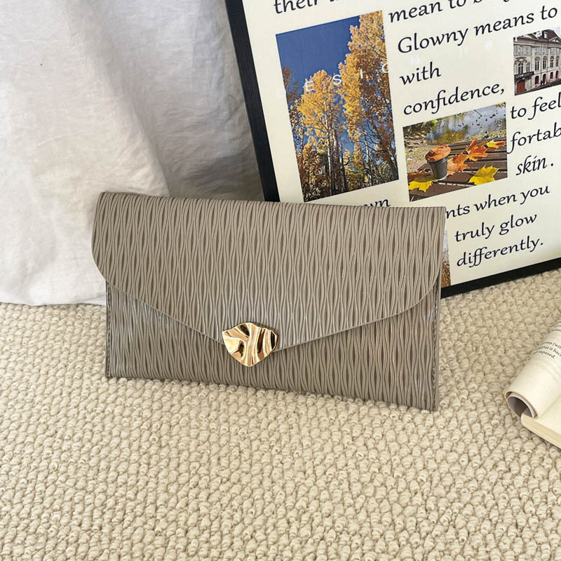 Casual simple estilo exterior de moda sobre de mano bolsas de mujer verano 2026 nuevo nicho coreano diseño textura de viaje