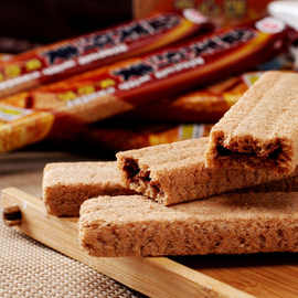 金芙纤麦夹心饼奶油味巧克力味威化饼干长条盒装怀旧零食80后经典