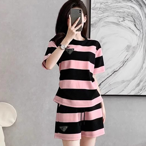 Women's Summer 2025 Retro Hong Kong Style Casual Outfit Set - Short Sleeve Pink and Black Striped Shorts, Petite Size Two-Piece Set