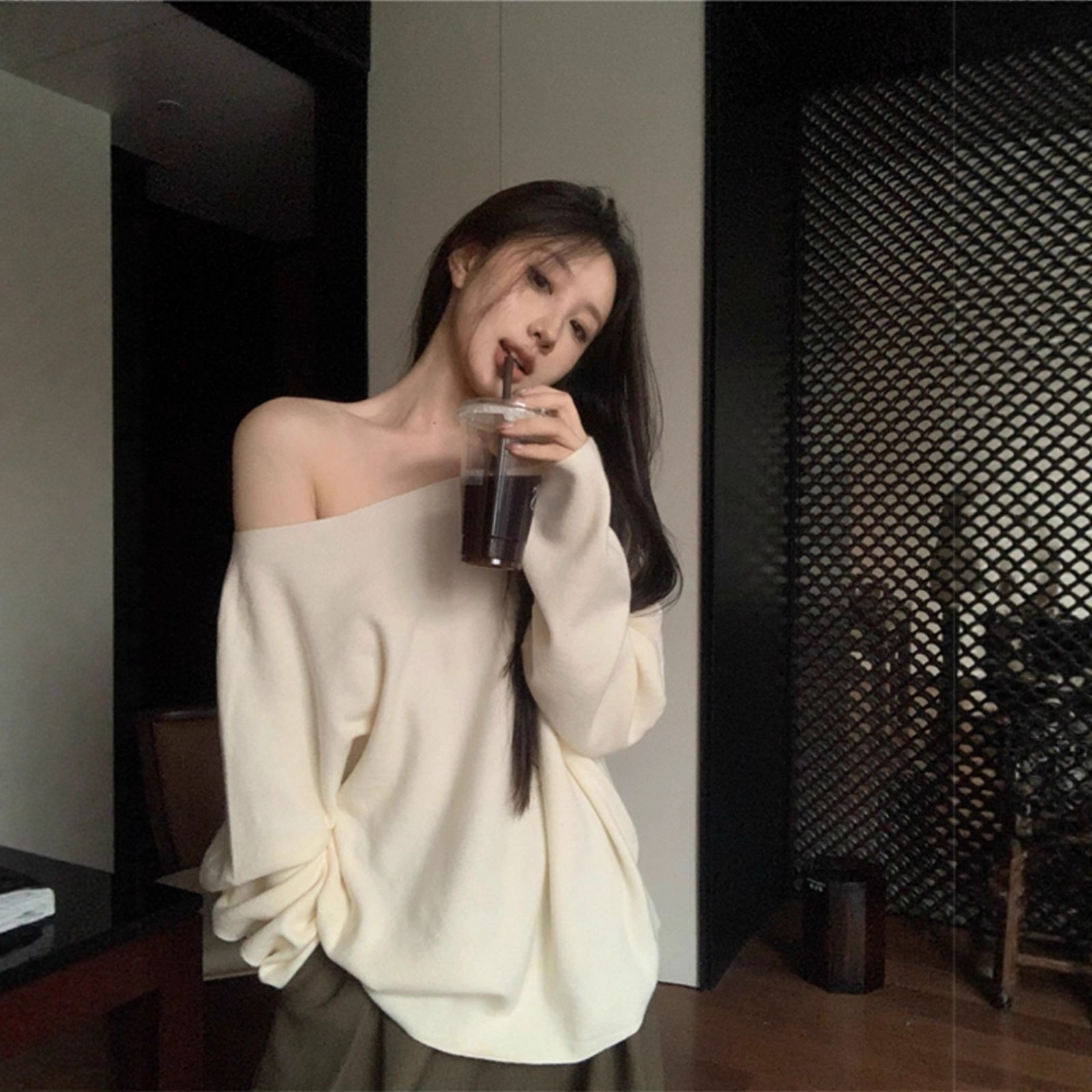 斜露肩蝙蝠袖针织衫女秋季长袖毛衣宽松气质上衣显瘦女装时尚百搭