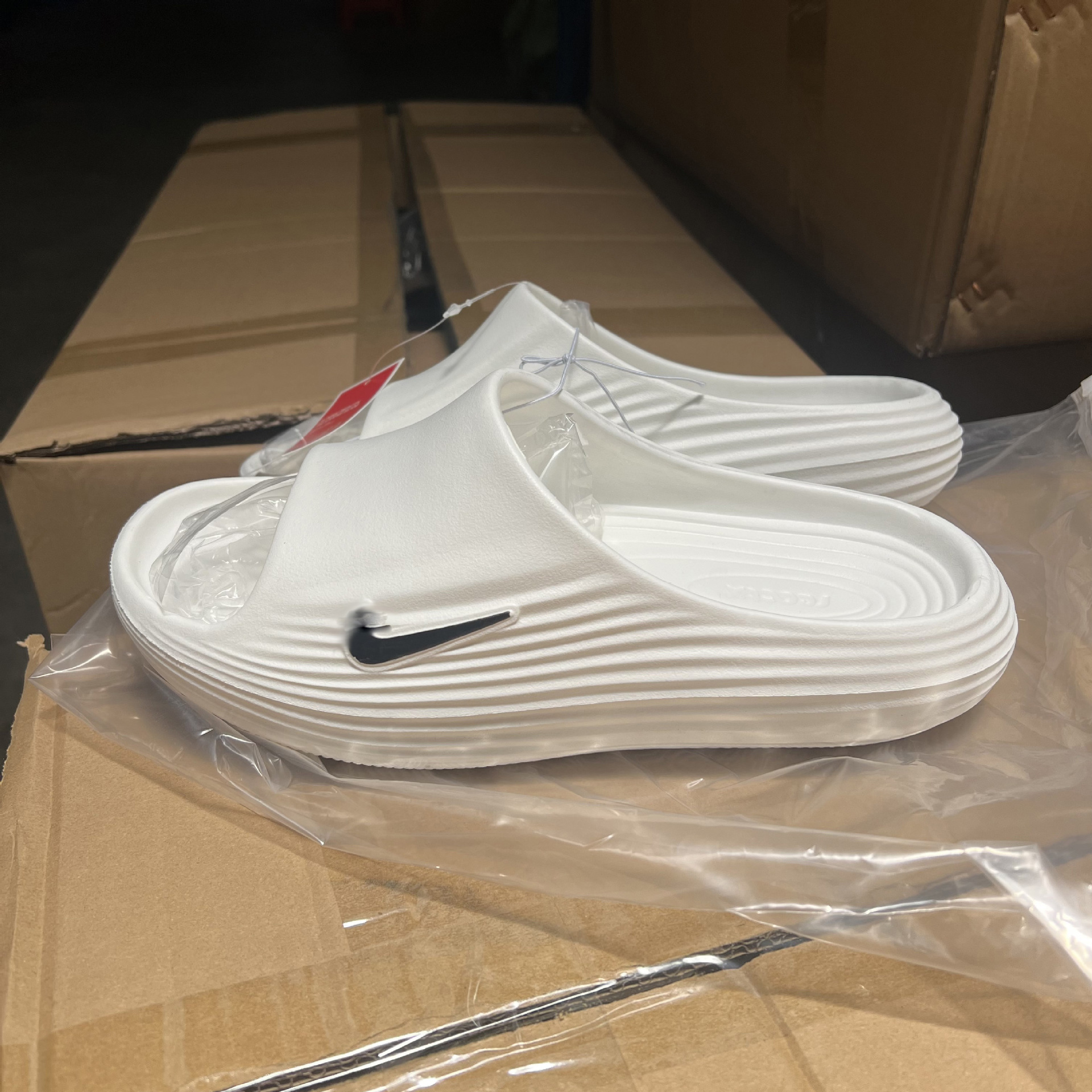 ReactXRejuven8 cómodas zapatillas de goma antideslizante anti-desgaste para parejas en stock