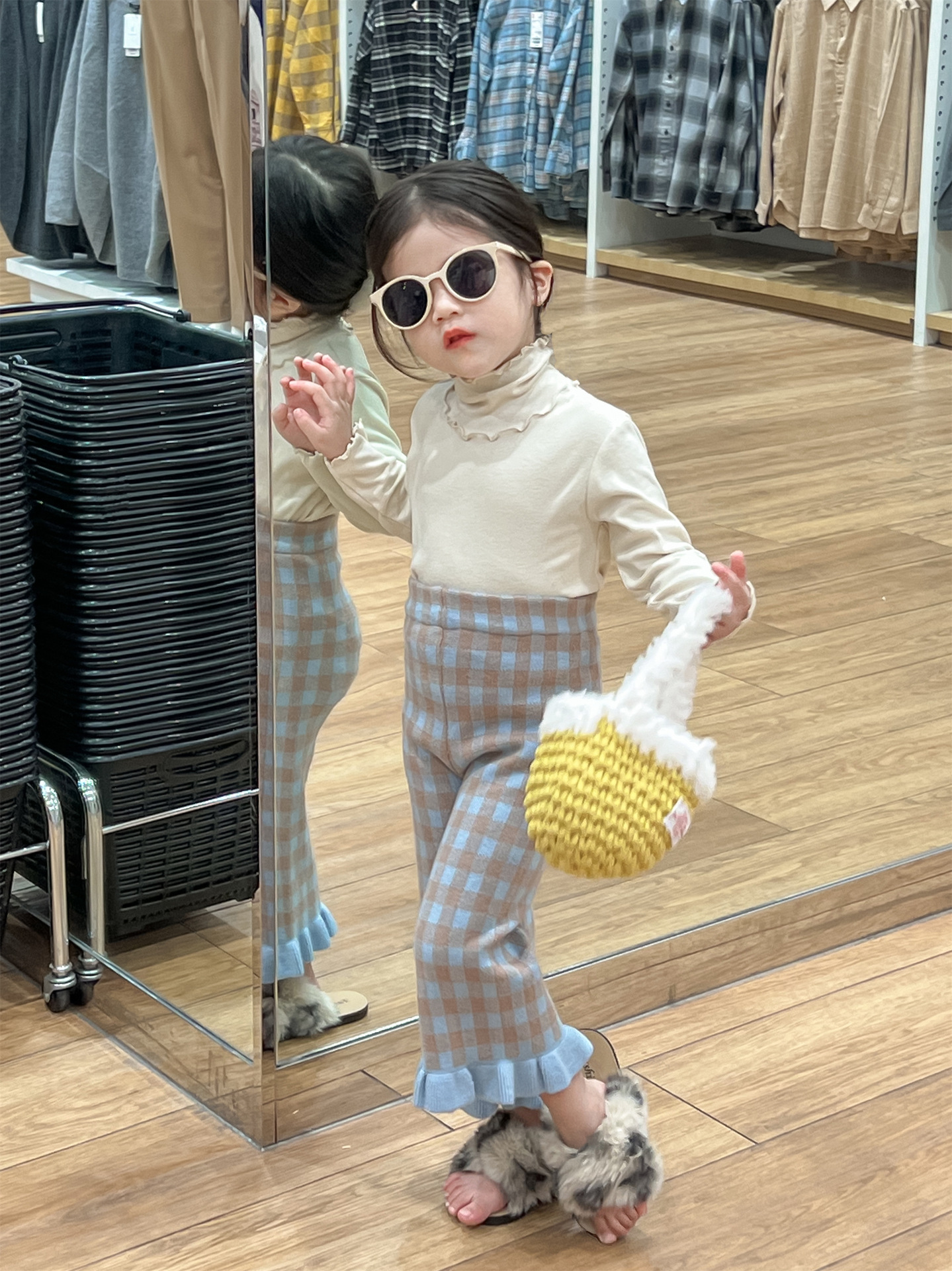 2023. aasta sügisene tüdrukute Korea väljaande temperamentne magusa sinise ruudulise kootud komplektiga kampsun, varrukatega topp, puidust kõrvaäärega püksid, kolm_voghion.com