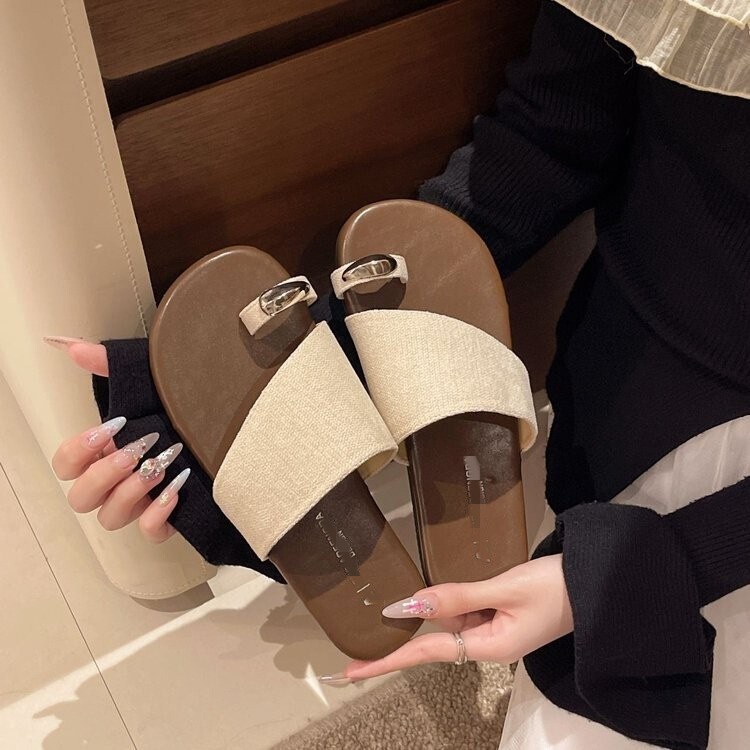 Beautiful and Comfortable Beach Sandals for Women, Perfect for Outdoor Wear, 2026 Summer Hot Trend, Versatile Soft-Soled Thong Sandals, Exquisite Small Flip-Flops
