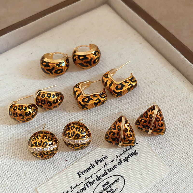 Boucles d'oreilles à clous géométriques à imprimé léopard en or véritable plaqué or haut de gamme, boucles d'oreilles rétro, boucles d'oreilles à la mode et au tempérament_voghion.com