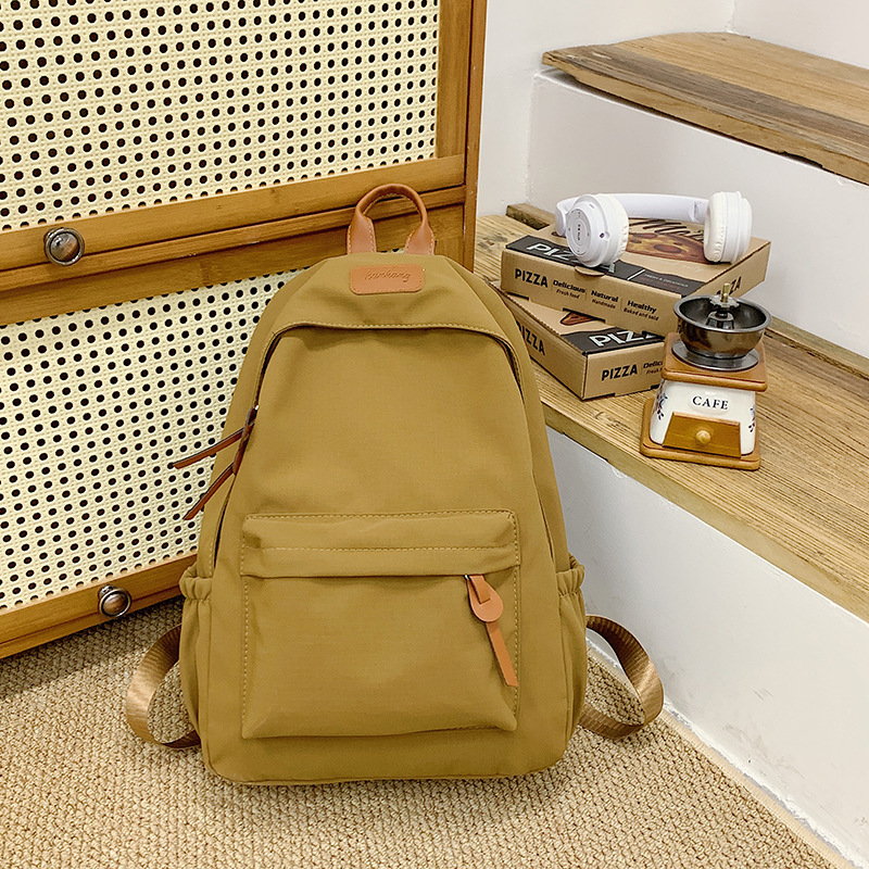 Mochila de nylon para mujeres 2024 nueva moda, bolsas escolares ligeras de color sólido, mochila de clase coreana para estudiantes de secundaria.