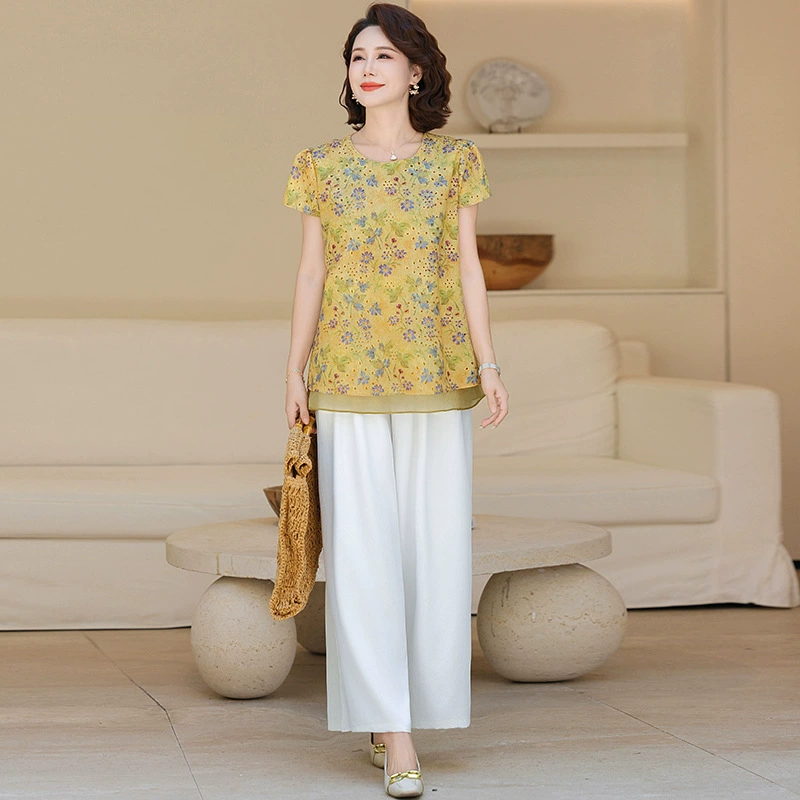 Летний комплект 2025 года для женщин: модная рубашка с коротким рукавом и юбка для стройного силуэта, идеальный набор для женщин среднего возраста.