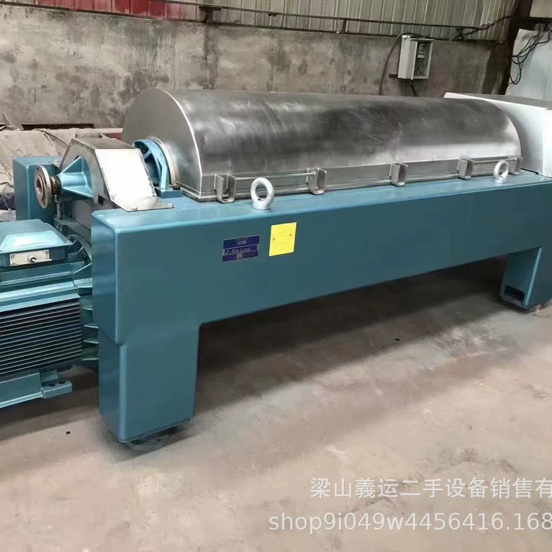 580-ваттная роторная винтовая центрифуга для трехфазной сепарации масла, воды и остатков, используемая в химической, фармацевтической и пищевой промышленности.