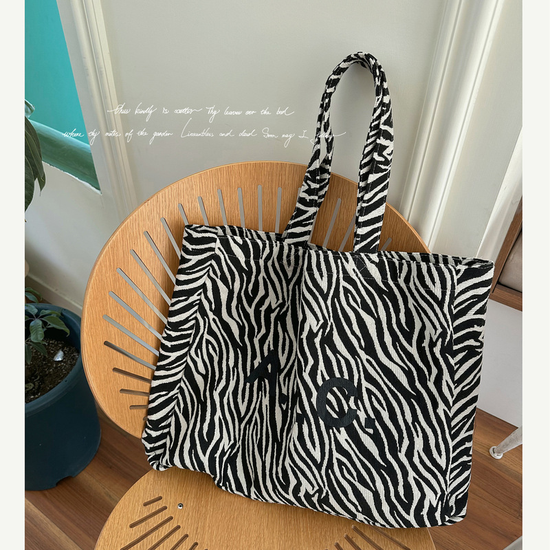 Japanese and Korean Spring and Summer New Zebra Pattern Canvas Bag Shoulder Bag French Retro Large Capacity Tote Bag Trendy