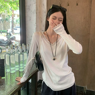 2026年早秋季新款甜美风蕾丝V领长袖T恤女设计感修身显瘦气质上衣