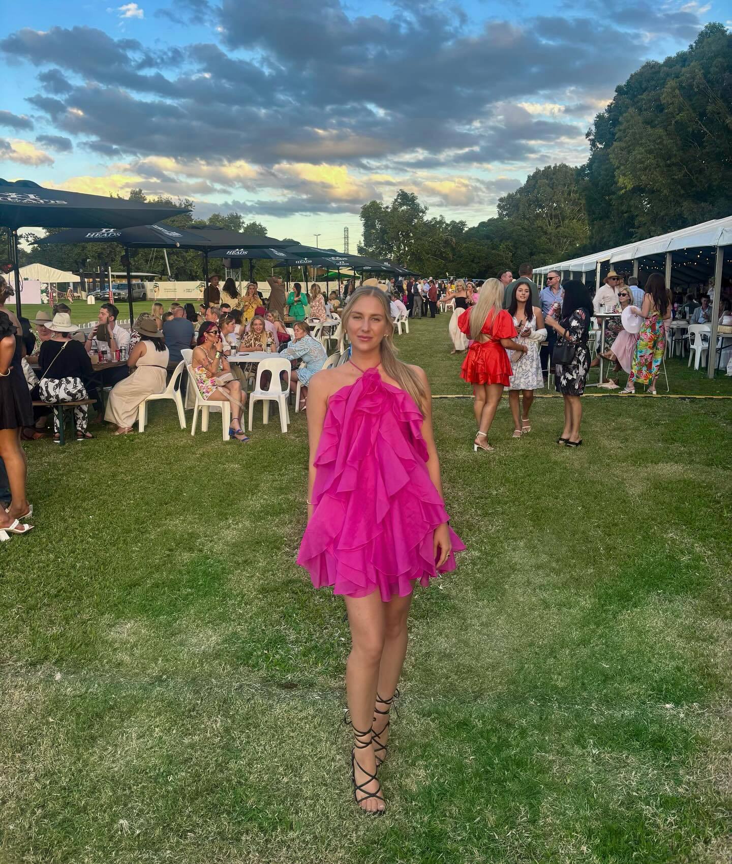 짧은 입체 꽃 서스펜더 롱 스커트 - 로즈 레드