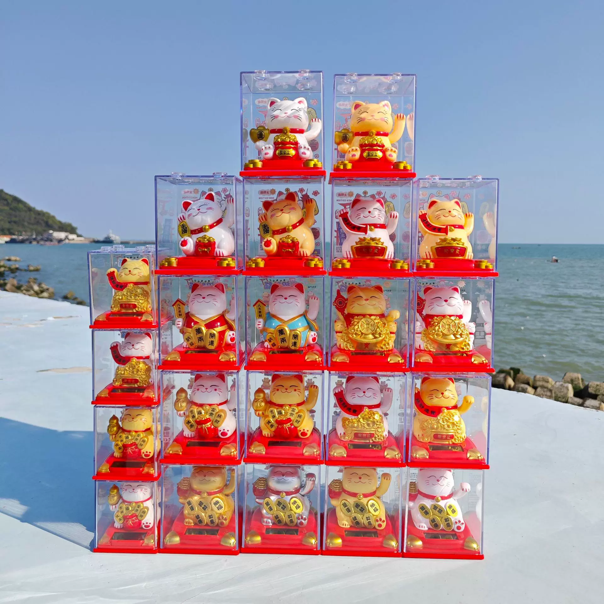 新款太阳能招财猫摆件自动摇臂车载中控装饰品开业活动创意伴手礼