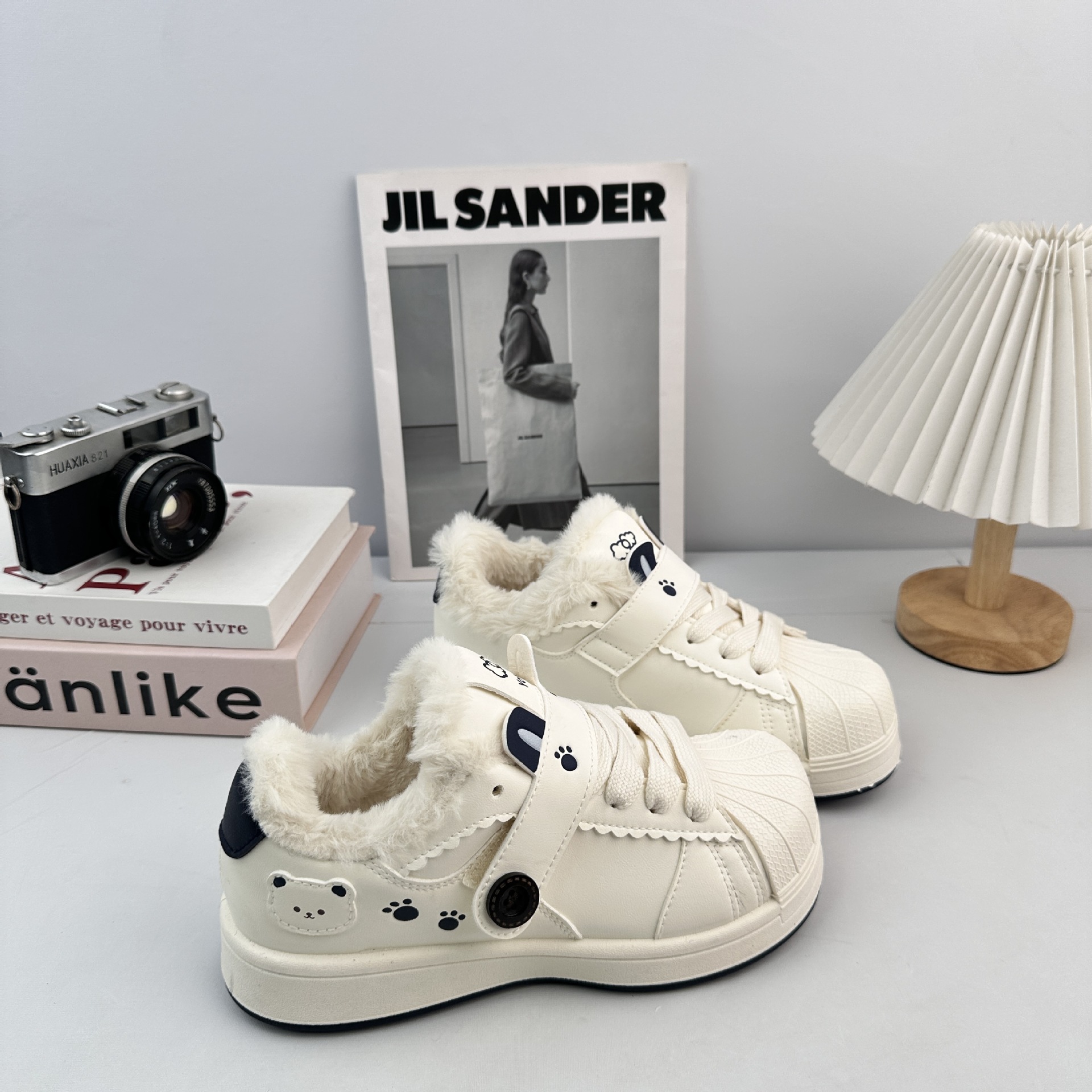 YUANBO2025 invierno zapatos de vello zapatos de mujer conchas zapatos deportivos de pan pequeños zapatos blancos de estilo universal nicho image 5